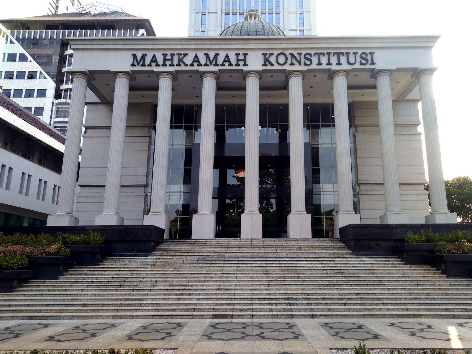 MAHKAMAH KONSTITUSI