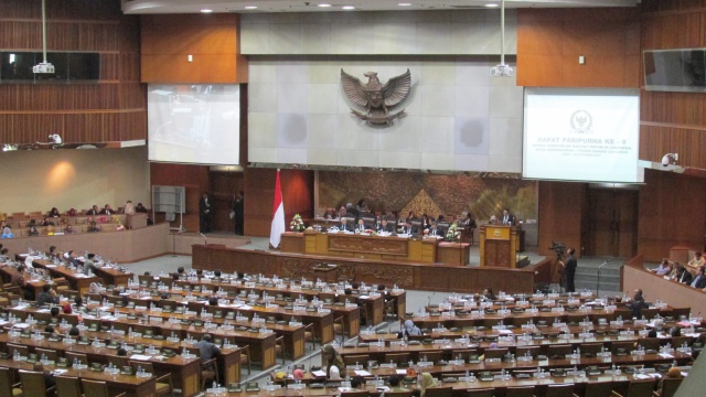 HAK-HAK ISTIMEWA DEWAN PERWAKILAN RAKYAT (DPR)
